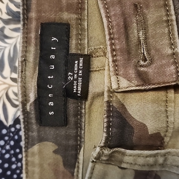 Sanctuary Camouflage Cargo Pants - Picture 4 of 7